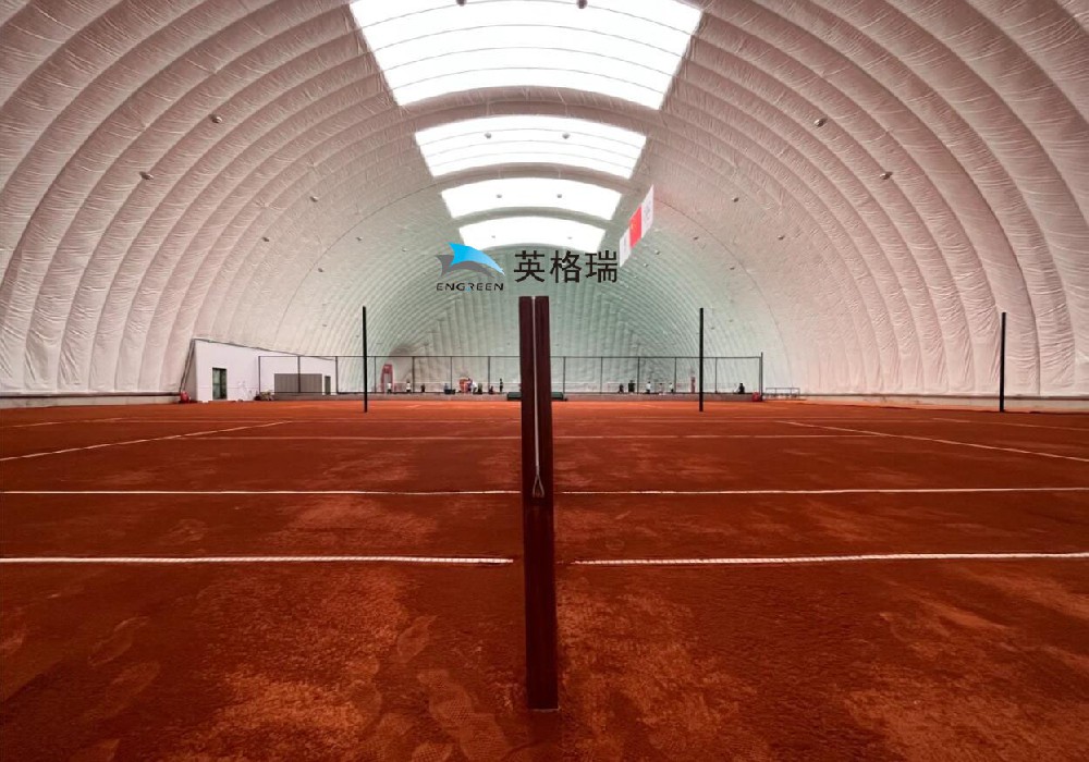 小黄片应用下载网球馆太舒适了，温度舒服而且无风，可以一年四季保持网球练习